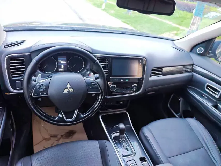 2018 Mitsubishi Outlander 2.4L 192HP L4 CVT,autocango,china used car exporter,china ev exporter,chinese used car exporter,chinese used ev exporter