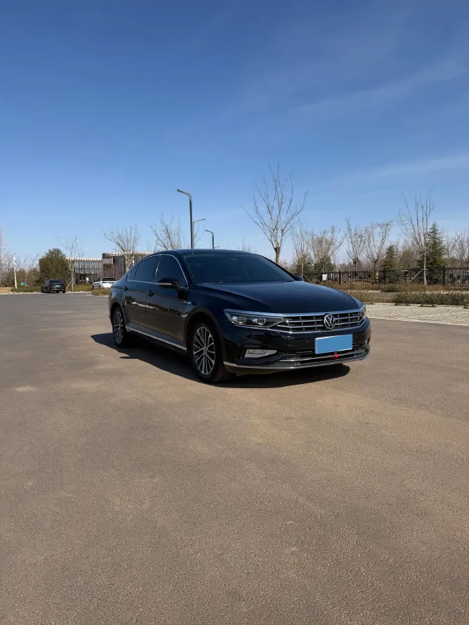 2020 Volkswagen Magotan 2.0T 186HP L4 7DCT,autocango,china used car exporter,china ev exporter,chinese used car exporter,chinese used ev exporter