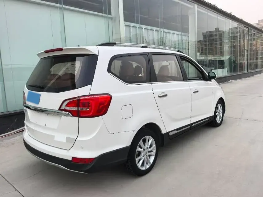 2016 BaoJun 730 1.5L 112HP L4 5MT,autocango,china used car exporter,china ev exporter,chinese used car exporter,chinese used ev exporter