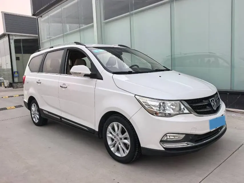 2016 BaoJun 730 1.5L 112HP L4 5MT,autocango,china used car exporter,china ev exporter,chinese used car exporter,chinese used ev exporter
