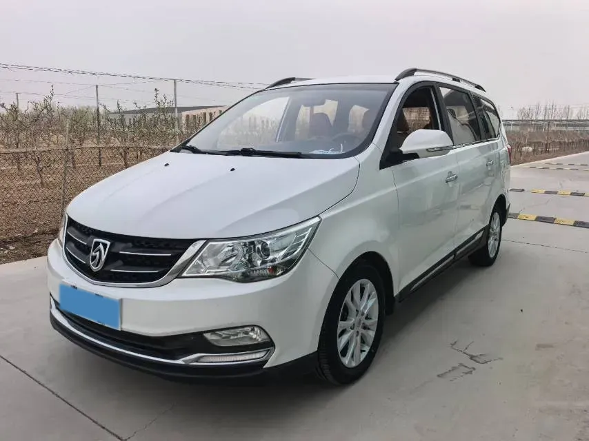2016 BaoJun 730 1.5L 112HP L4 5MT,autocango,china used car exporter,china ev exporter,chinese used car exporter,chinese used ev exporter