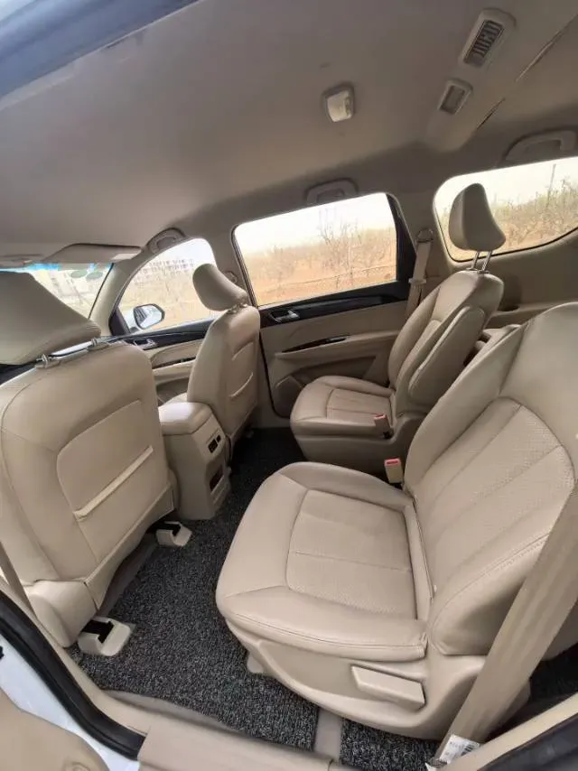 2016 BaoJun 730 1.5L 112HP L4 5MT,autocango,china used car exporter,china ev exporter,chinese used car exporter,chinese used ev exporter