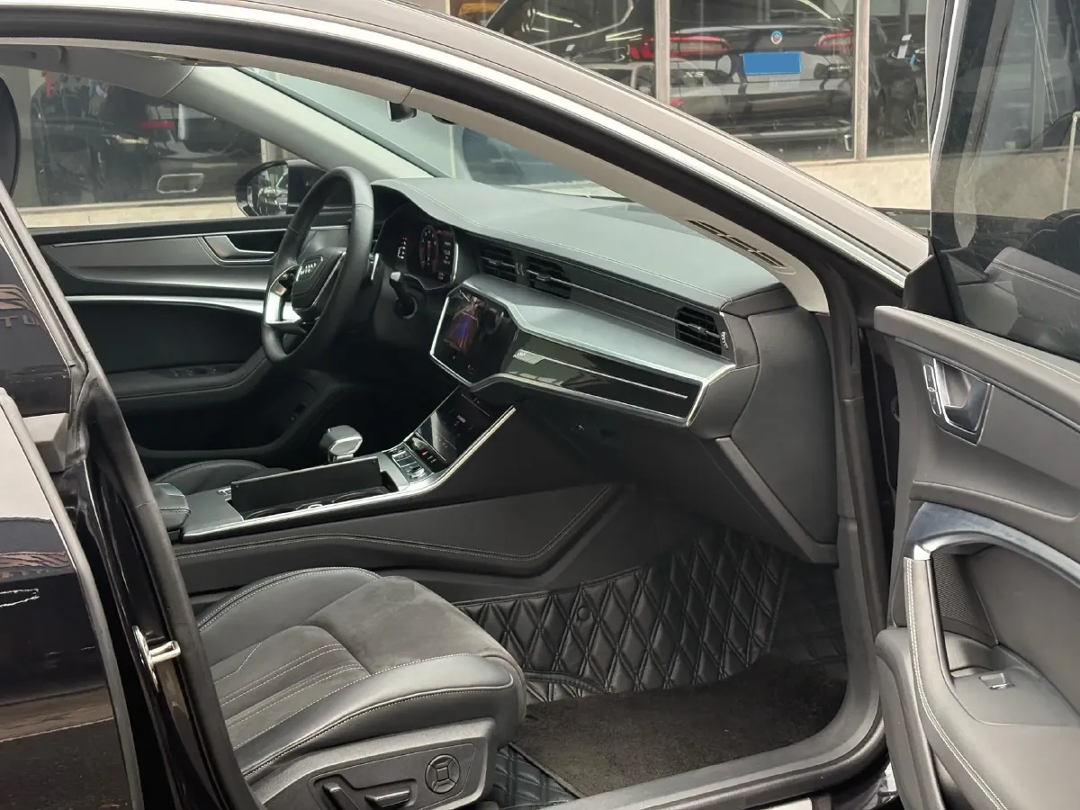 2024 Audi A7L 2.0T 245HP L4 7DCT,autocango,china used car exporter,china ev exporter,chinese used car exporter,chinese used ev exporter