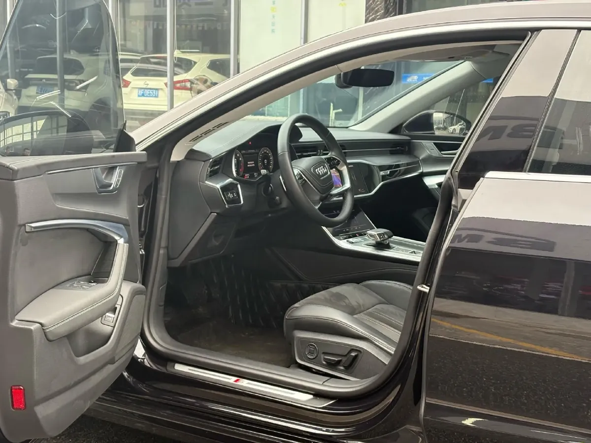 2024 Audi A7L 2.0T 245HP L4 7DCT,autocango,china used car exporter,china ev exporter,chinese used car exporter,chinese used ev exporter