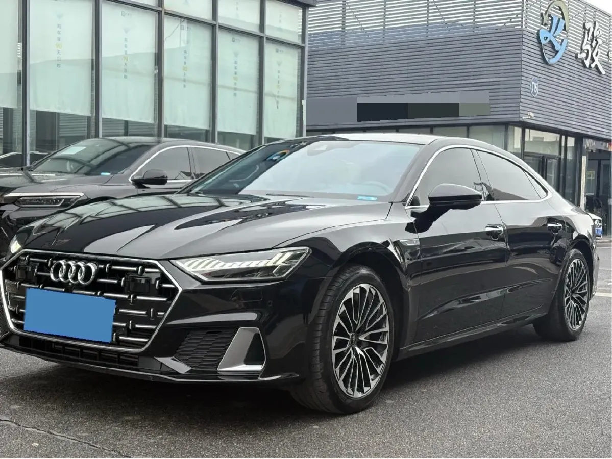 2024 Audi A7L 2.0T 245HP L4 7DCT,autocango,china used car exporter,china ev exporter,chinese used car exporter,chinese used ev exporter