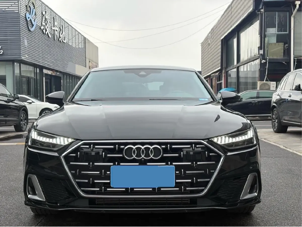 2024 Audi A7L 2.0T 245HP L4 7DCT,autocango,china used car exporter,china ev exporter,chinese used car exporter,chinese used ev exporter