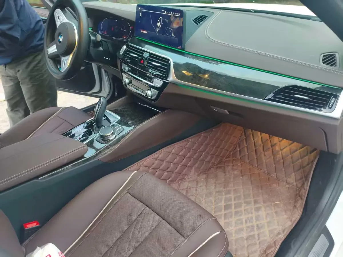 2022 BMW 5 Series 2.0T 184HP L4 8AT,autocango,china used car exporter,china ev exporter,chinese used car exporter,chinese used ev exporter