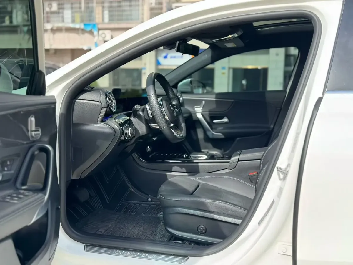 2021 Mercedes-Benz A Class 1.3T 163HP L4 7DCT,autocango,china used car exporter,china ev exporter,chinese used car exporter,chinese used ev exporter