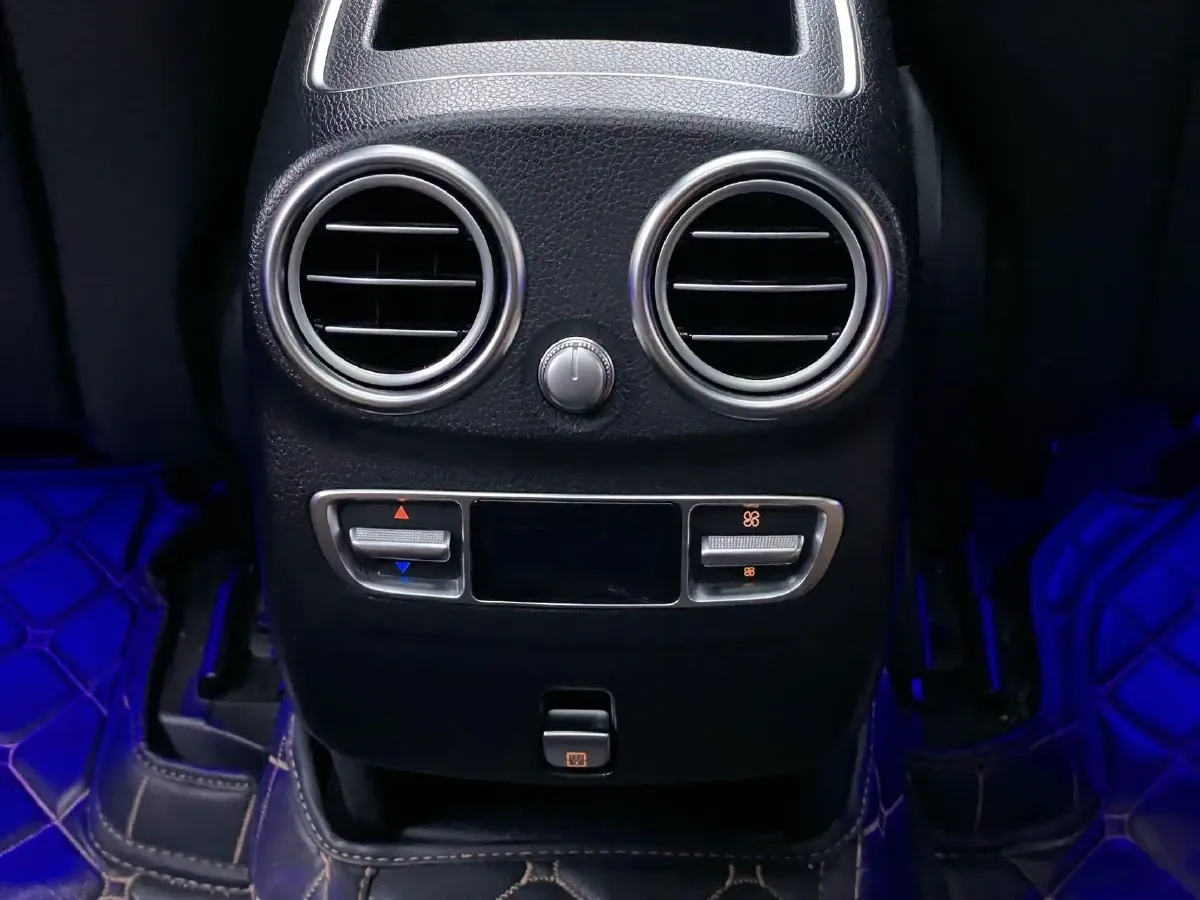 2022 Mercedes-Benz GLC Class 2.0T 258HP L4 9AT,autocango,china used car exporter,china ev exporter,chinese used car exporter,chinese used ev exporter