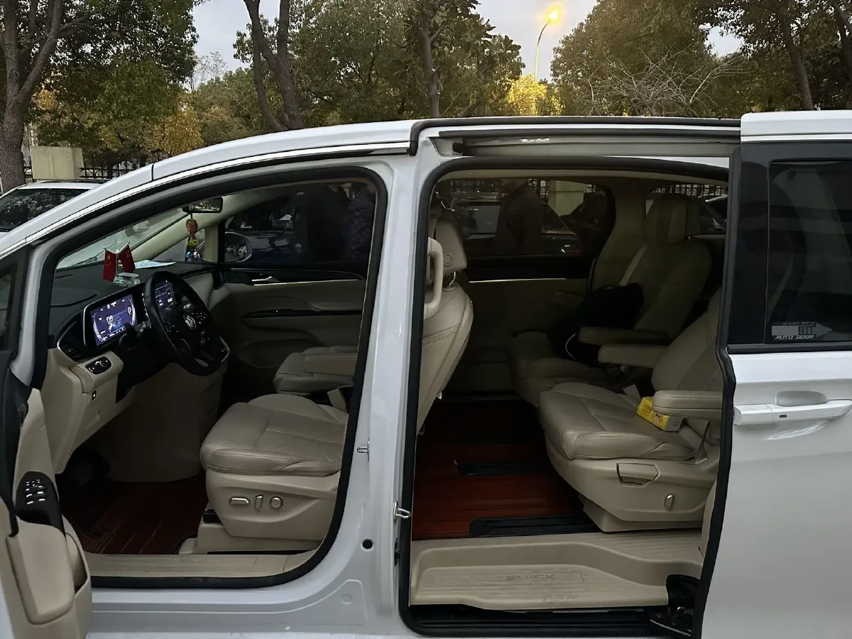 2023 Buick GL8 2.0T 237HP L4 9AT,autocango,china used car exporter,china ev exporter,chinese used car exporter,chinese used ev exporter