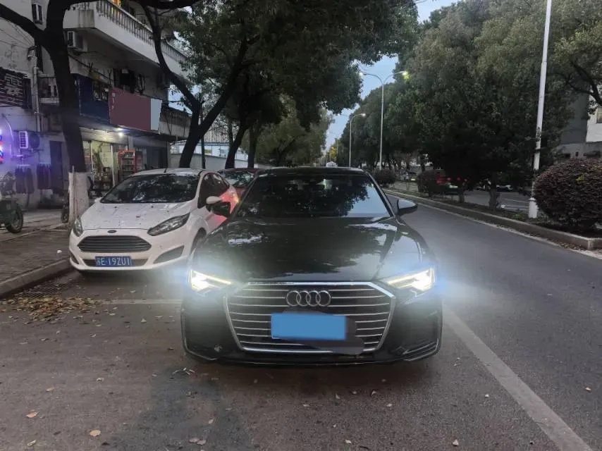 2022 Audi A6L 2.0T 224HP L4 7DCT,autocango,china used car exporter,china ev exporter,chinese used car exporter,chinese used ev exporter