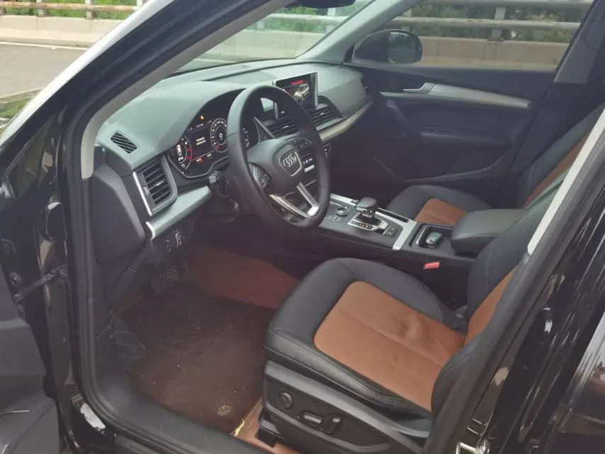 2020 Audi Q5L 2.0T 190HP L4 7DCT,autocango,china used car exporter,china ev exporter,chinese used car exporter,chinese used ev exporter