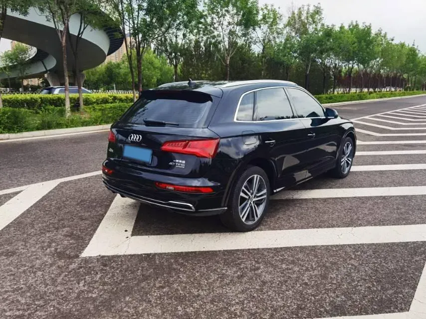 2020 Audi Q5L 2.0T 190HP L4 7DCT,autocango,china used car exporter,china ev exporter,chinese used car exporter,chinese used ev exporter