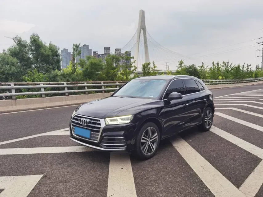 2020 Audi Q5L 2.0T 190HP L4 7DCT,autocango,china used car exporter,china ev exporter,chinese used car exporter,chinese used ev exporter