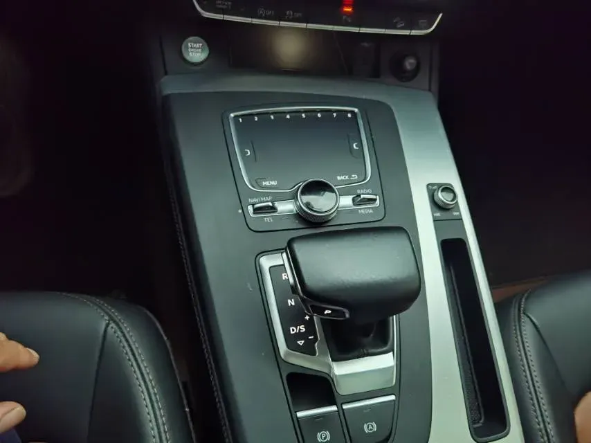 2020 Audi Q5L 2.0T 190HP L4 7DCT,autocango,china used car exporter,china ev exporter,chinese used car exporter,chinese used ev exporter