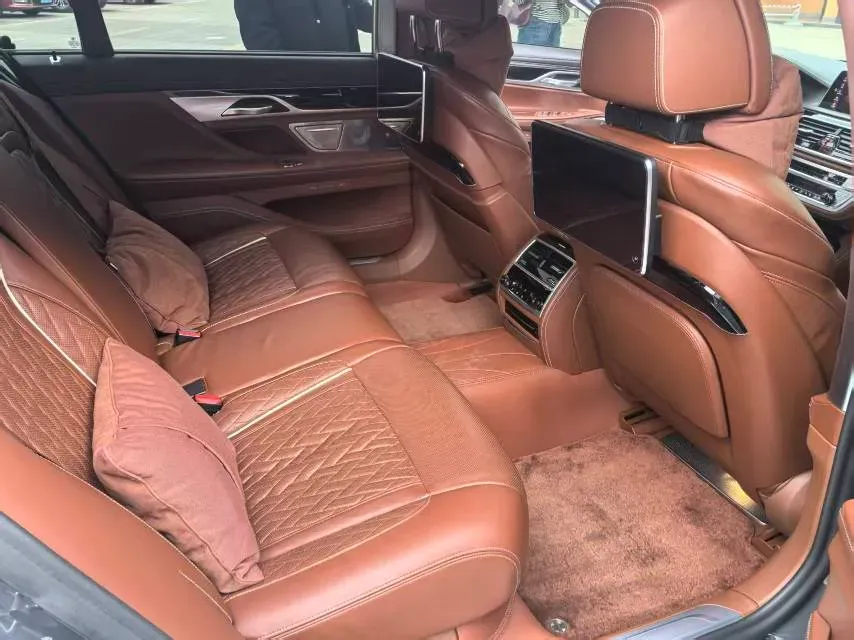 2021 BMW 7 Series 3.0T 340HP L6 8AT,autocango,china used car exporter,china ev exporter,chinese used car exporter,chinese used ev exporter