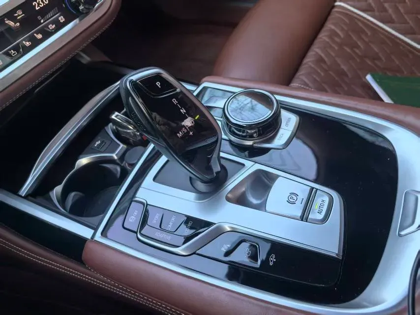 2021 BMW 7 Series 3.0T 340HP L6 8AT,autocango,china used car exporter,china ev exporter,chinese used car exporter,chinese used ev exporter