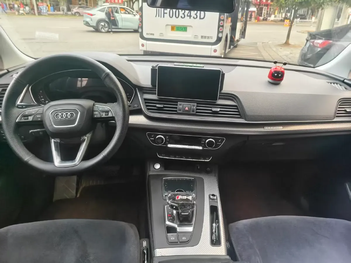 2020 Audi Q5L 2.0T 252HP L4 7DCT,autocango,china used car exporter,china ev exporter,chinese used car exporter,chinese used ev exporter