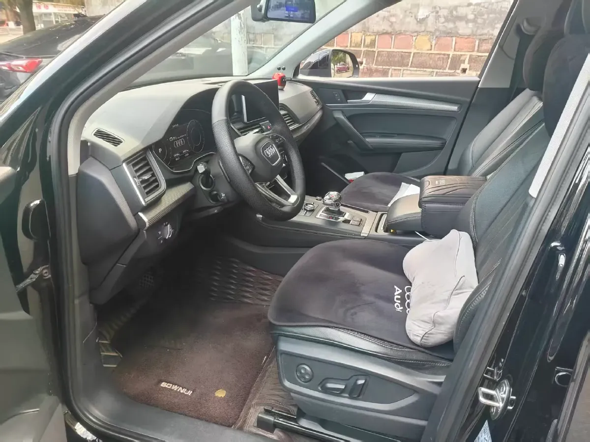 2020 Audi Q5L 2.0T 252HP L4 7DCT,autocango,china used car exporter,china ev exporter,chinese used car exporter,chinese used ev exporter