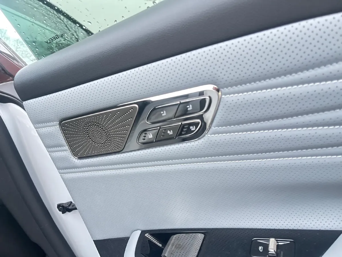 2025 MAXUS InterstellarX 2.5T 224HP L4 8AT,autocango,china used car exporter,china ev exporter,chinese used car exporter,chinese used ev exporter