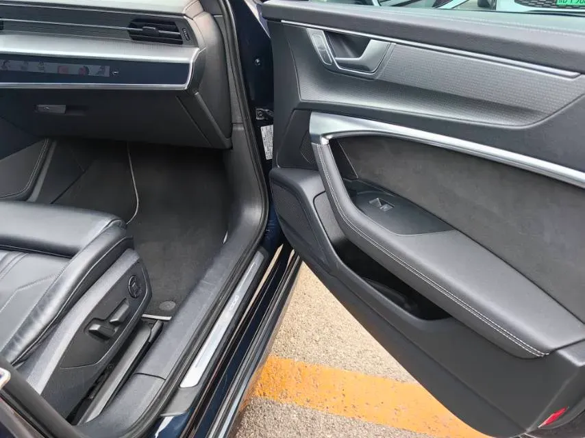 2022 Audi A6 3.0T 340HP V6 7DCT,autocango,china used car exporter,china ev exporter,chinese used car exporter,chinese used ev exporter