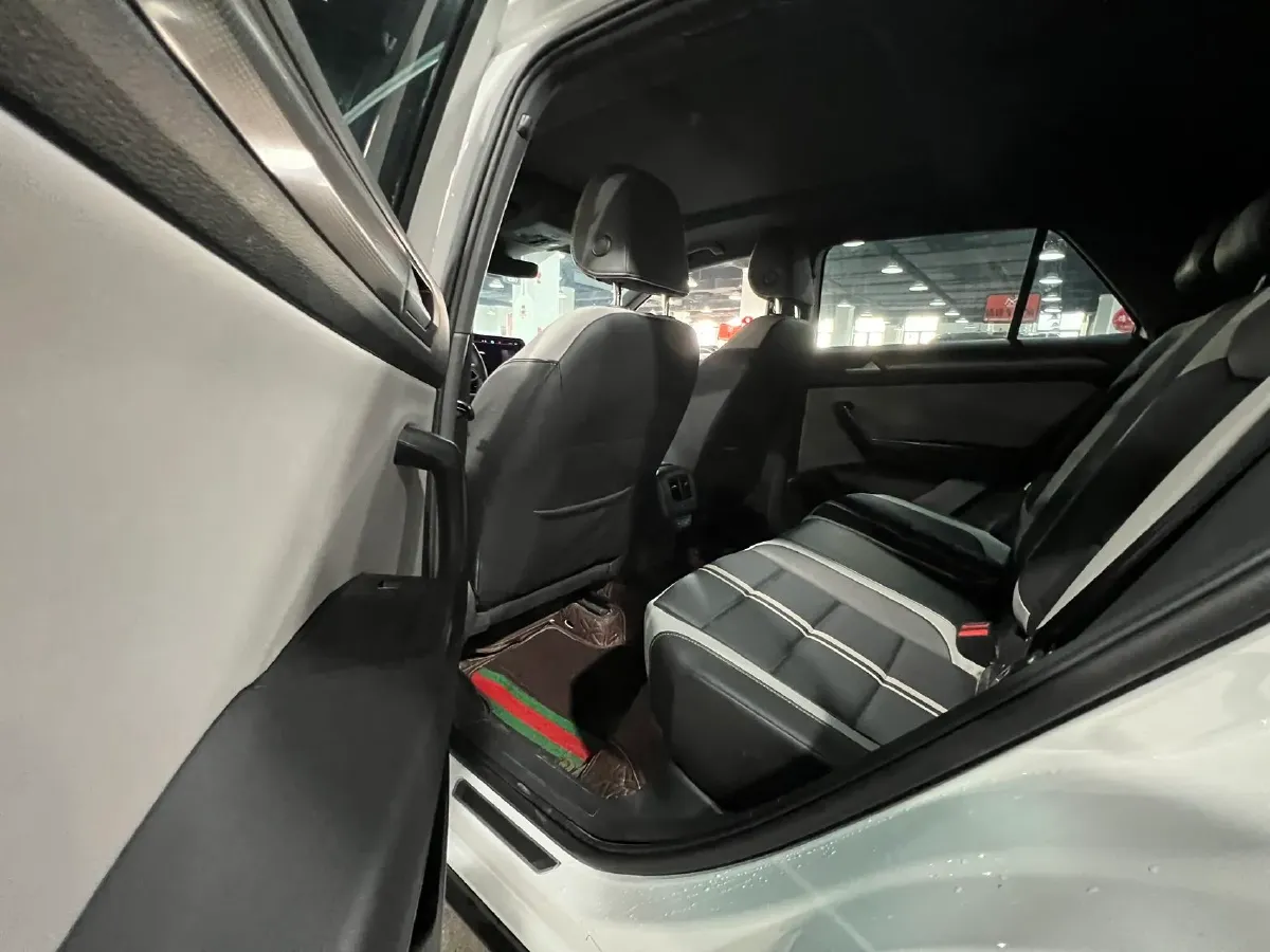 2023 Volkswagen T-Roc 1.5T 160HP L4 7DCT,autocango,china used car exporter,china ev exporter,chinese used car exporter,chinese used ev exporter