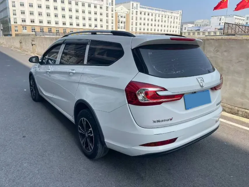 2017 BaoJun 310W 1.5L 112HP L4 6MT,autocango,china used car exporter,china ev exporter,chinese used car exporter,chinese used ev exporter