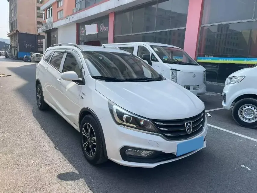 2017 BaoJun 310W 1.5L 112HP L4 6MT,autocango,china used car exporter,china ev exporter,chinese used car exporter,chinese used ev exporter