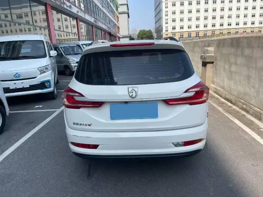 2017 BaoJun 310W 1.5L 112HP L4 6MT,autocango,china used car exporter,china ev exporter,chinese used car exporter,chinese used ev exporter