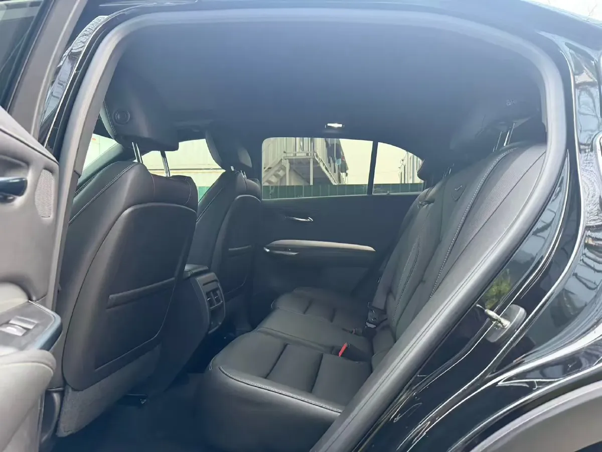 2020 Cadillac XT4 2.0T 241HP L4 9AT,autocango,china used car exporter,china ev exporter,chinese used car exporter,chinese used ev exporter