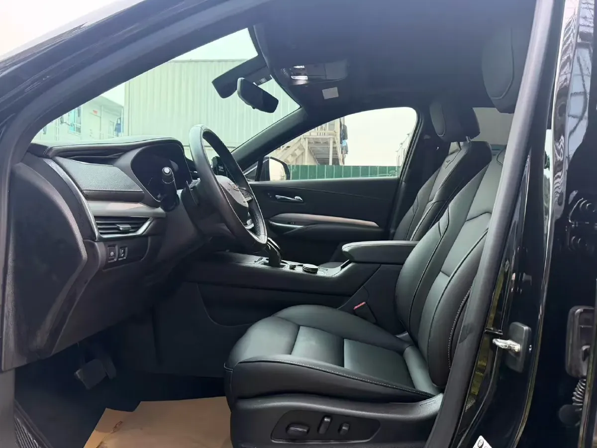 2020 Cadillac XT4 2.0T 241HP L4 9AT,autocango,china used car exporter,china ev exporter,chinese used car exporter,chinese used ev exporter