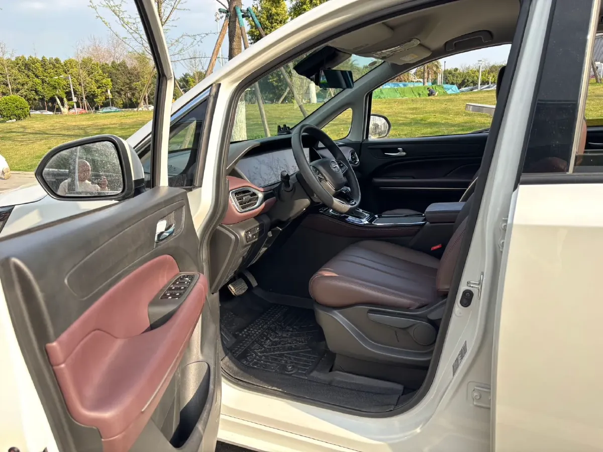 2023 GAC Trumpchi M6 1.5T 177HP L4 7DCT,autocango,china used car exporter,china ev exporter,chinese used car exporter,chinese used ev exporter