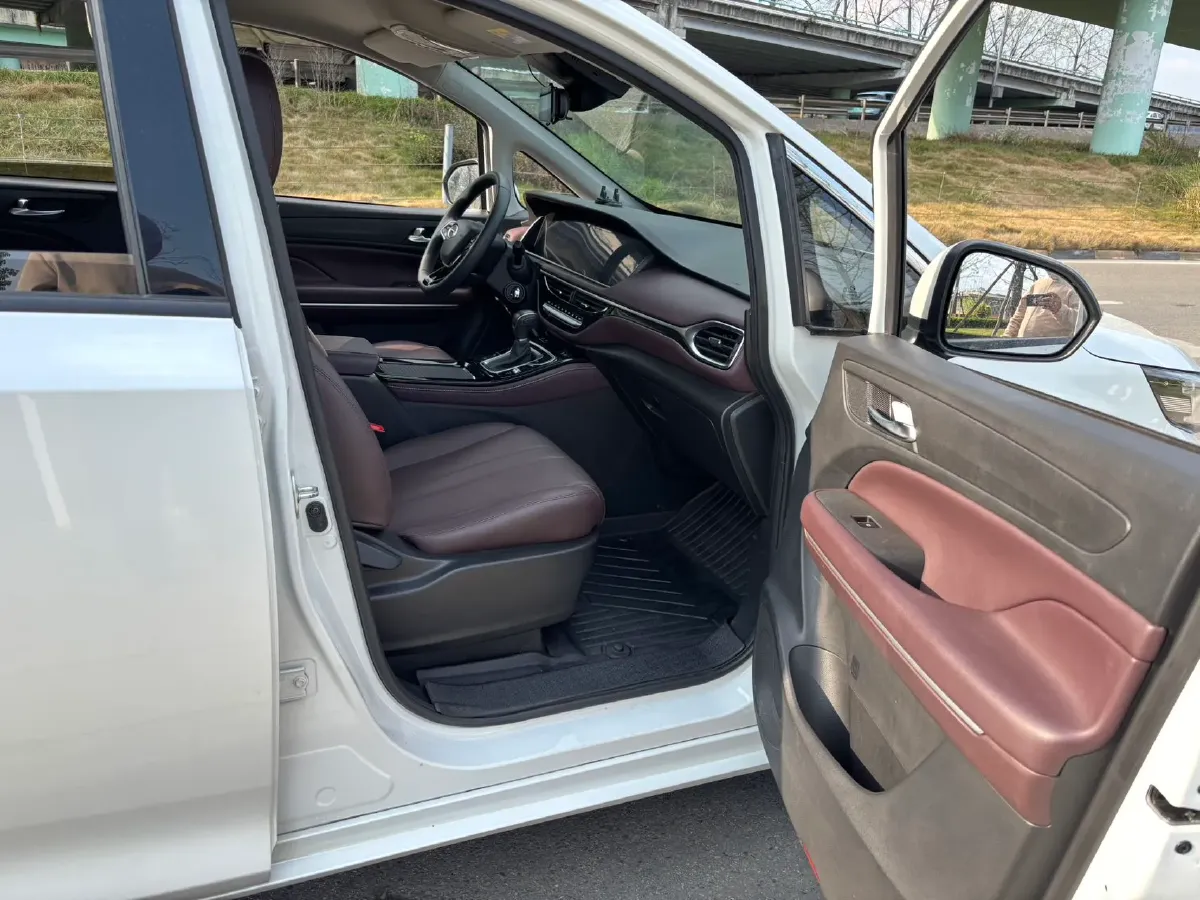 2023 GAC Trumpchi M6 1.5T 177HP L4 7DCT,autocango,china used car exporter,china ev exporter,chinese used car exporter,chinese used ev exporter