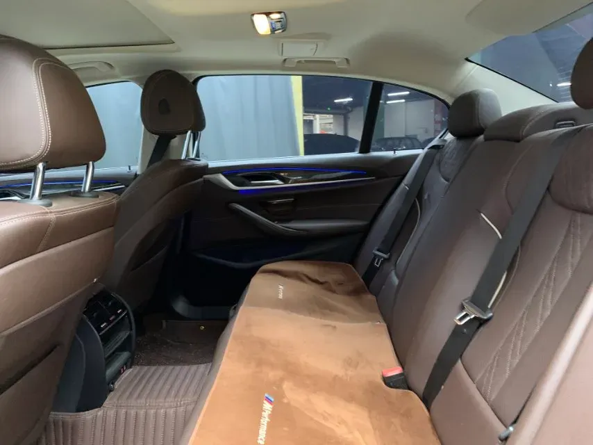 2021 BMW 5 Series 2.0T 184HP L4 8AT,autocango,china used car exporter,china ev exporter,chinese used car exporter,chinese used ev exporter