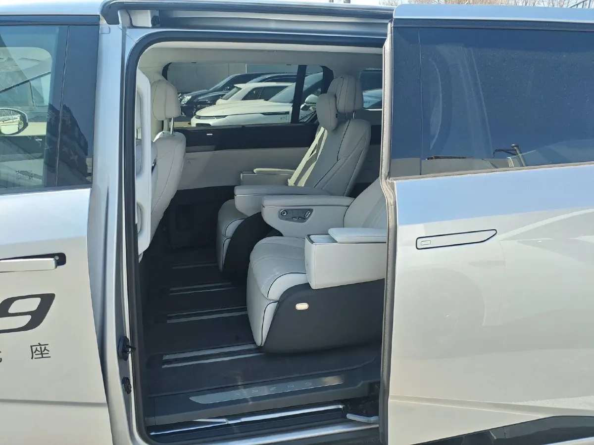 2025 Xpeng X9 BEV,autocango,china used car exporter,china ev exporter,chinese used car exporter,chinese used ev exporter