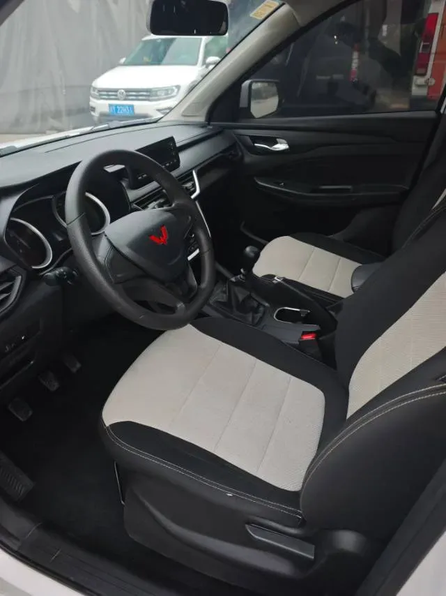 2019 WuLing HongGuang 1.5L 105HP L4 5MT,autocango,china used car exporter,china ev exporter,chinese used car exporter,chinese used ev exporter