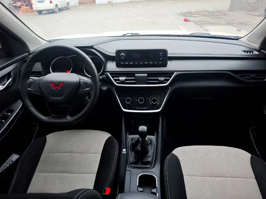 2019 WuLing HongGuang 1.5L 105HP L4 5MT,autocango,china used car exporter,china ev exporter,chinese used car exporter,chinese used ev exporter