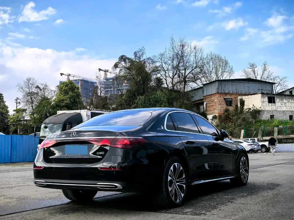 2024 Mercedes-Benz E Class 2.0T 204HP L4 9AT PHEV 25.4KWH,autocango,china used car exporter,china ev exporter,chinese used car exporter,chinese used ev exporter