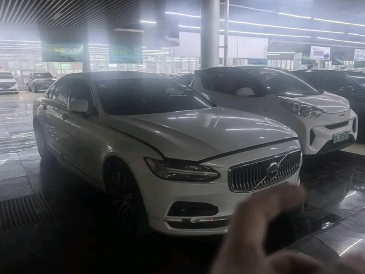2021 Volvo S90 2.0T 250HP L4 8AT,autocango,china used car exporter,china ev exporter,chinese used car exporter,chinese used ev exporter