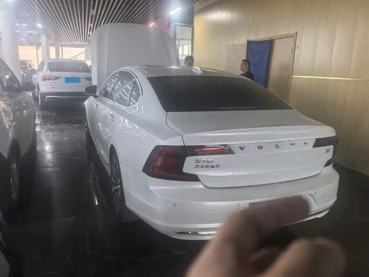 2021 Volvo S90 2.0T 250HP L4 8AT,autocango,china used car exporter,china ev exporter,chinese used car exporter,chinese used ev exporter