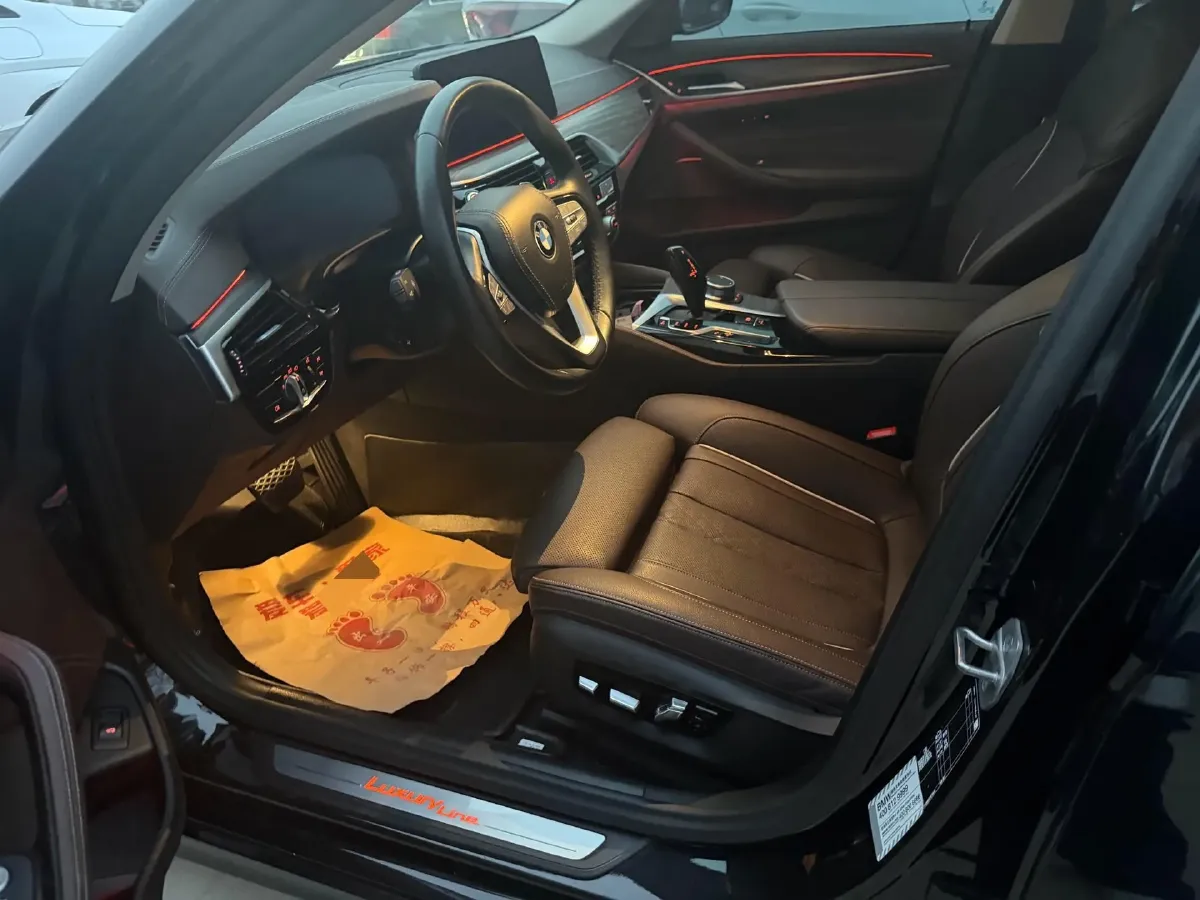 2022 BMW 5 Series 2.0T 252HP L4 8AT,autocango,china used car exporter,china ev exporter,chinese used car exporter,chinese used ev exporter