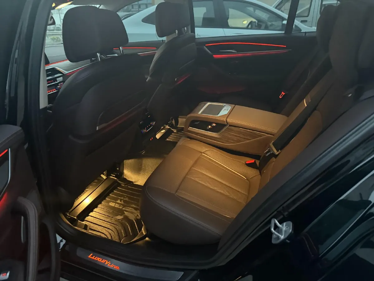 2022 BMW 5 Series 2.0T 252HP L4 8AT,autocango,china used car exporter,china ev exporter,chinese used car exporter,chinese used ev exporter