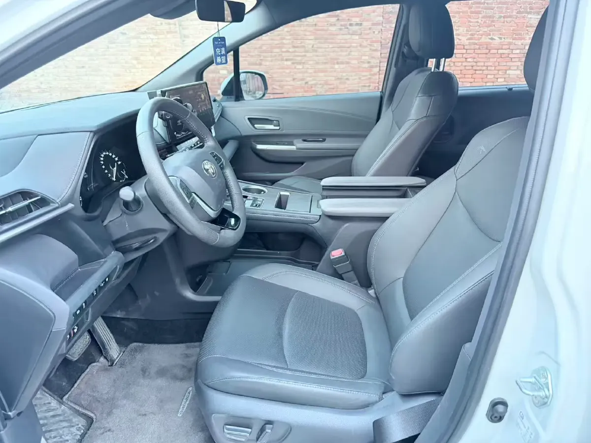 2024 Toyota Sienna 2.5L 189HP L4 E-CVT Hybrid,autocango,china used car exporter,china ev exporter,chinese used car exporter,chinese used ev exporter