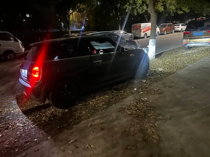 2017 MINI MINI 1.5T 136HP L3 6AT,autocango,china used car exporter,china ev exporter,chinese used car exporter,chinese used ev exporter