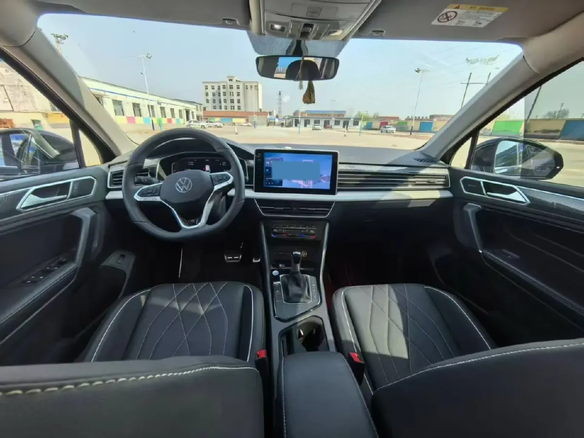 2024 Volkswagen Tiguan L 2.0T 186HP L4 7DCT,autocango,china used car exporter,china ev exporter,chinese used car exporter,chinese used ev exporter