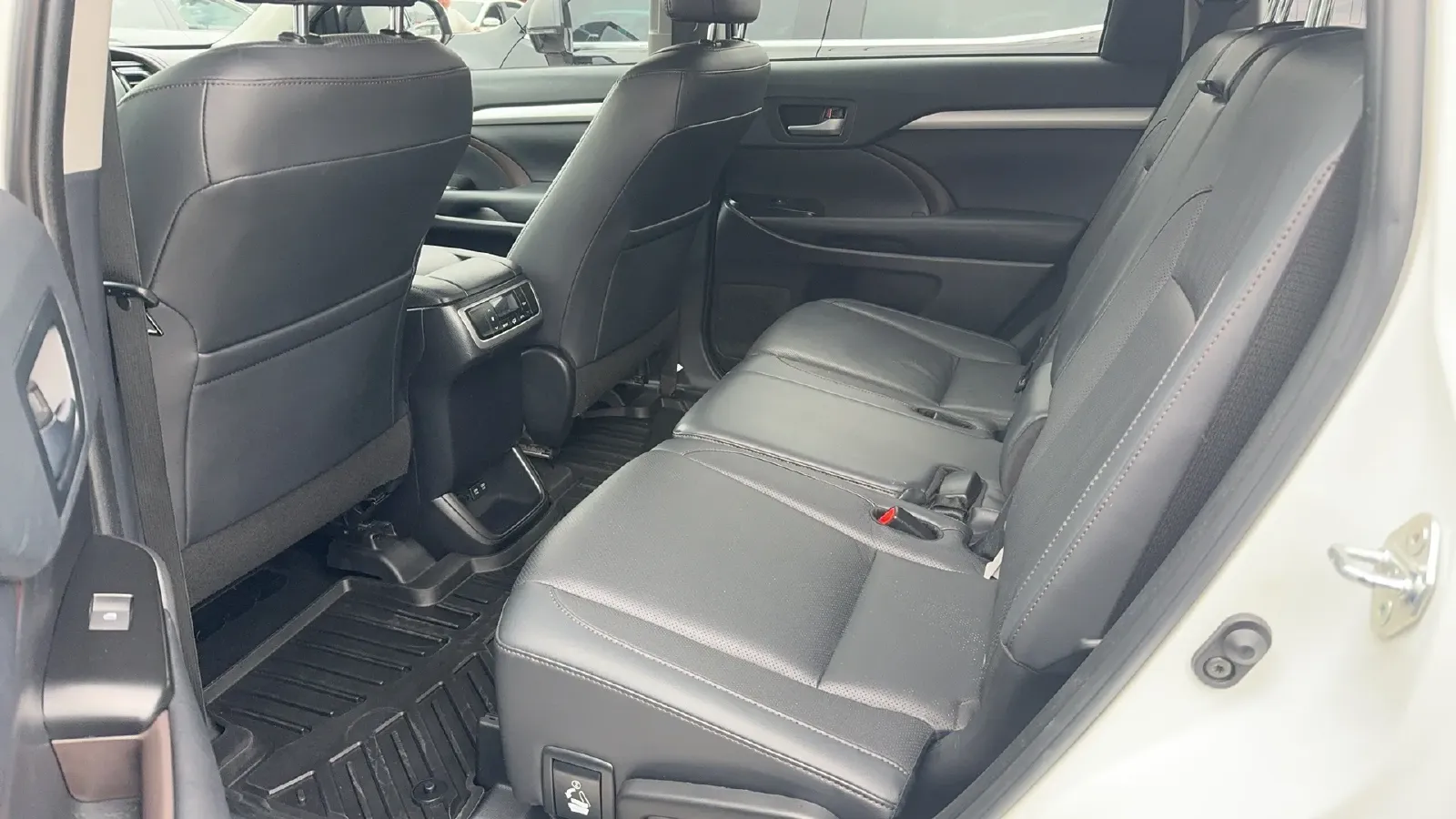 2021 Toyota Highlander 2.0T 220HP L4 6AT,autocango,china used car exporter,china ev exporter,chinese used car exporter,chinese used ev exporter