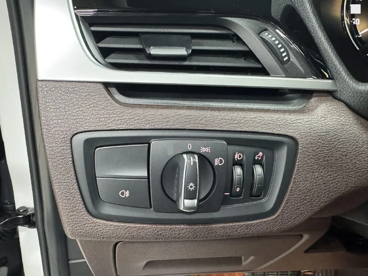 2022 BMW X1 1.5T 140HP L3 7DCT,autocango,china used car exporter,china ev exporter,chinese used car exporter,chinese used ev exporter