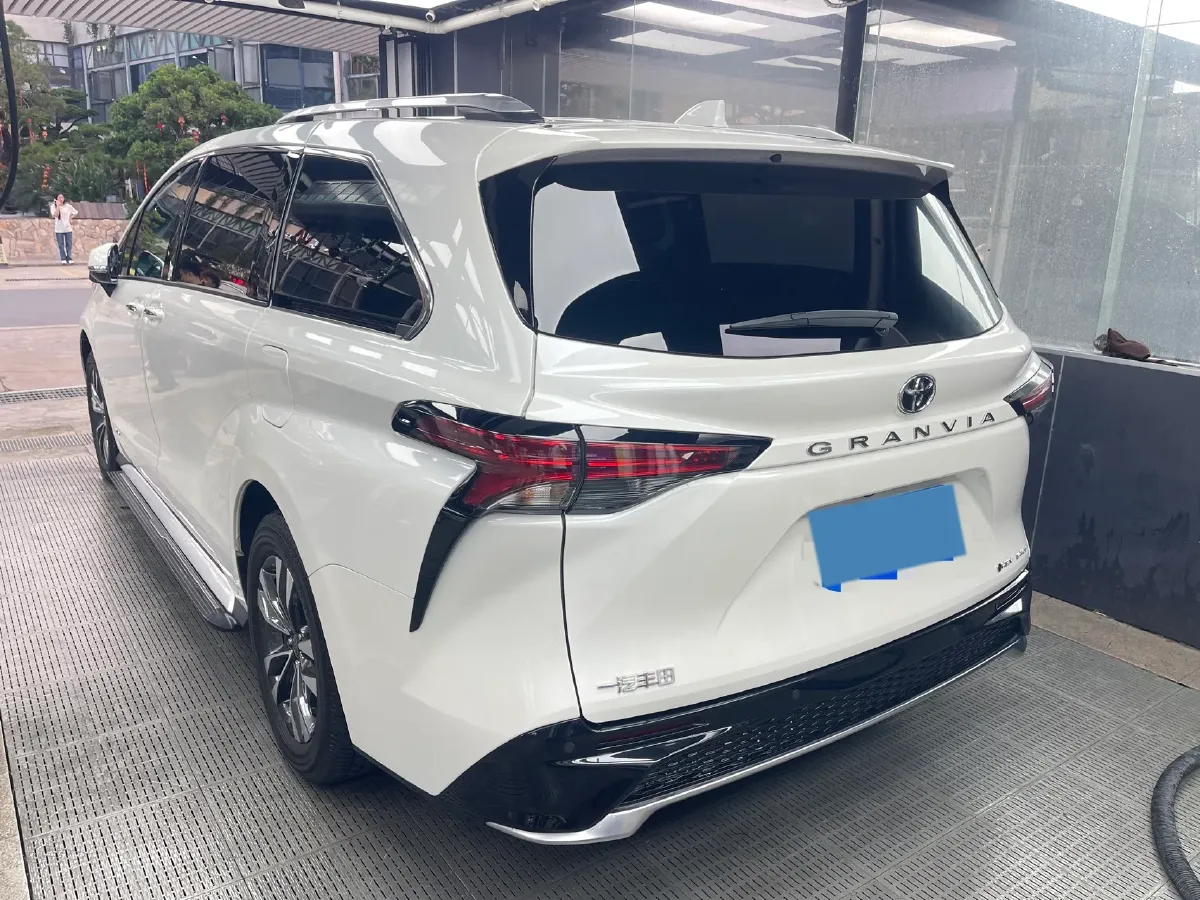 2024 Toyota Granvia 2.5L 189HP L4 E-CVT Hybrid,autocango,china used car exporter,china ev exporter,chinese used car exporter,chinese used ev exporter