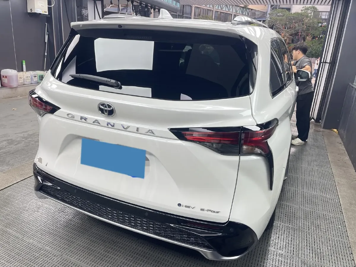 2024 Toyota Granvia 2.5L 189HP L4 E-CVT Hybrid,autocango,china used car exporter,china ev exporter,chinese used car exporter,chinese used ev exporter