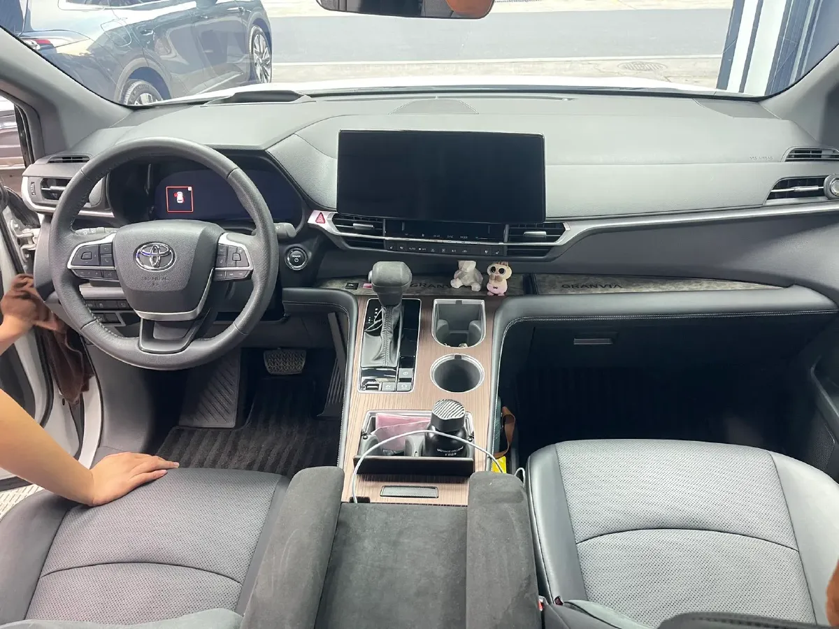 2024 Toyota Granvia 2.5L 189HP L4 E-CVT Hybrid,autocango,china used car exporter,china ev exporter,chinese used car exporter,chinese used ev exporter